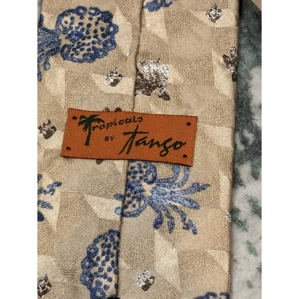 Vintage Tropicals By‎ Tango Pineapple Necktie